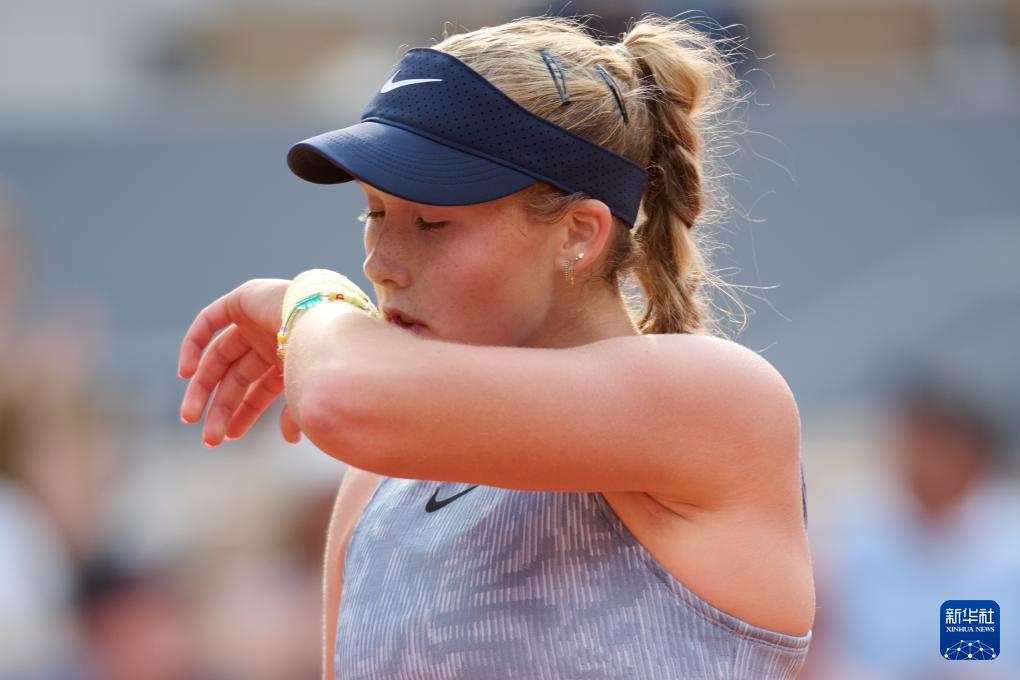 舞台上逐渐 舞台上逐渐